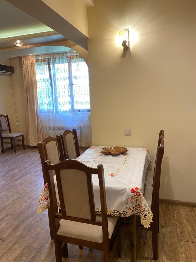 Apartment In Centre Evn Ереван Екстериор снимка